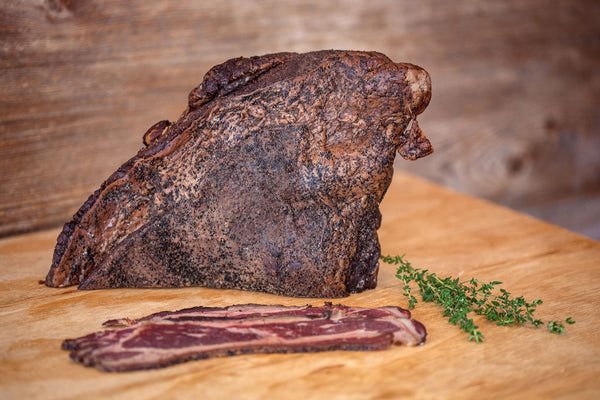 http://harbourgourmet.com/cdn/shop/products/Maple-beef-bacon-board-1_grande.jpg?v=1569123176